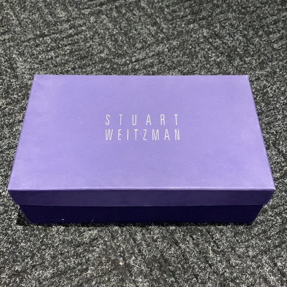 Stuart Weitzman - Picture 9 of 12